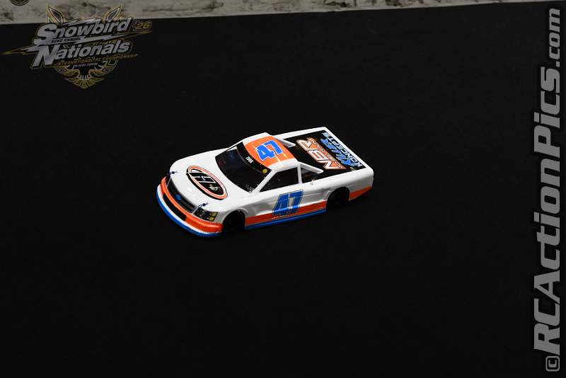 2026_snowbirds_sun_oval_1500.JPG