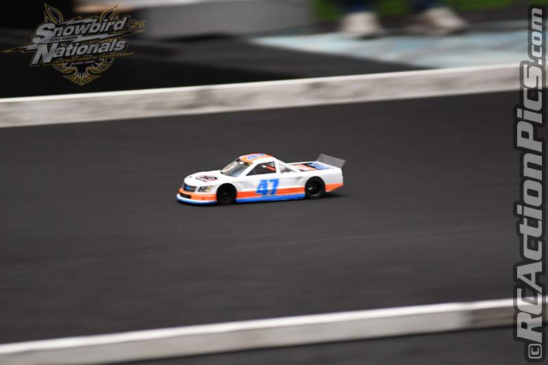 2026_snowbirds_sun_oval_440.JPG