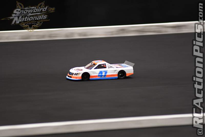 2026_snowbirds_sun_oval_475.JPG
