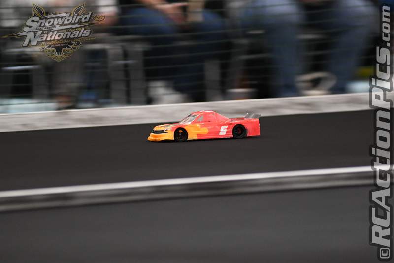 2026_snowbirds_sun_oval_567.JPG